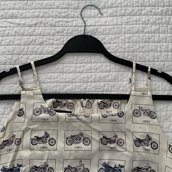 Extremely RARE Harley-Davidson motorcycle print dress. M Medium. 21” hidden zip. - Picture 6 of 8